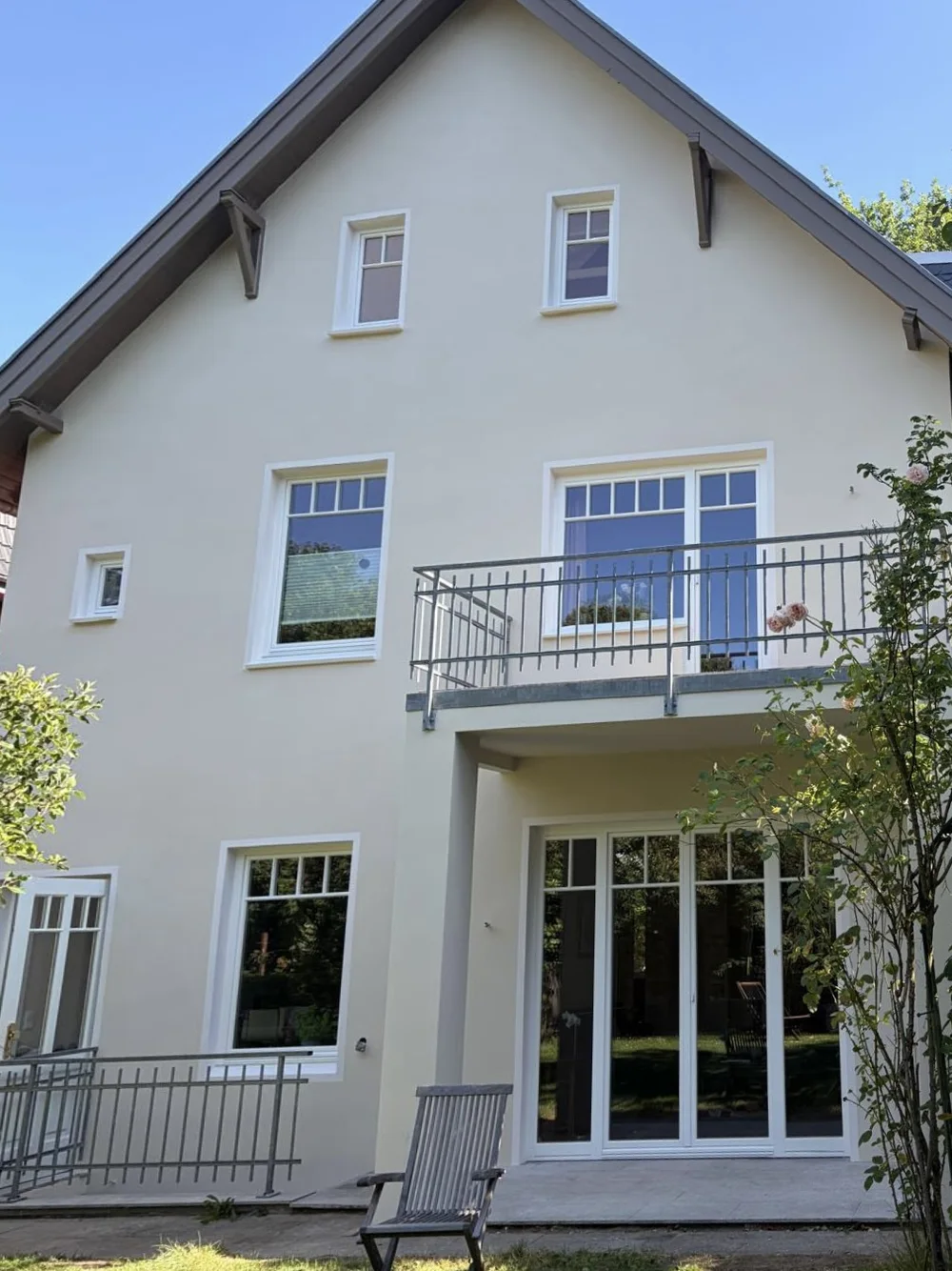 Die Balkonecke des Hauses nach der Sanierung