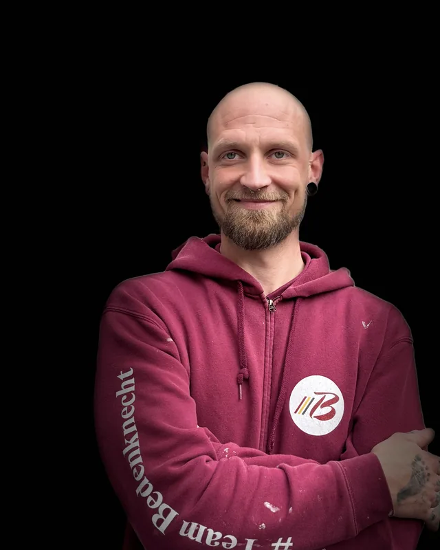 Adrian Schönn, Maler-Spezialist für anspruchsvolle Arbeiten bei Bedenknecht Malerbetrieb Itzehoe